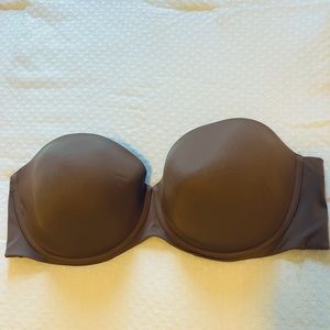 Women’s strapless bra